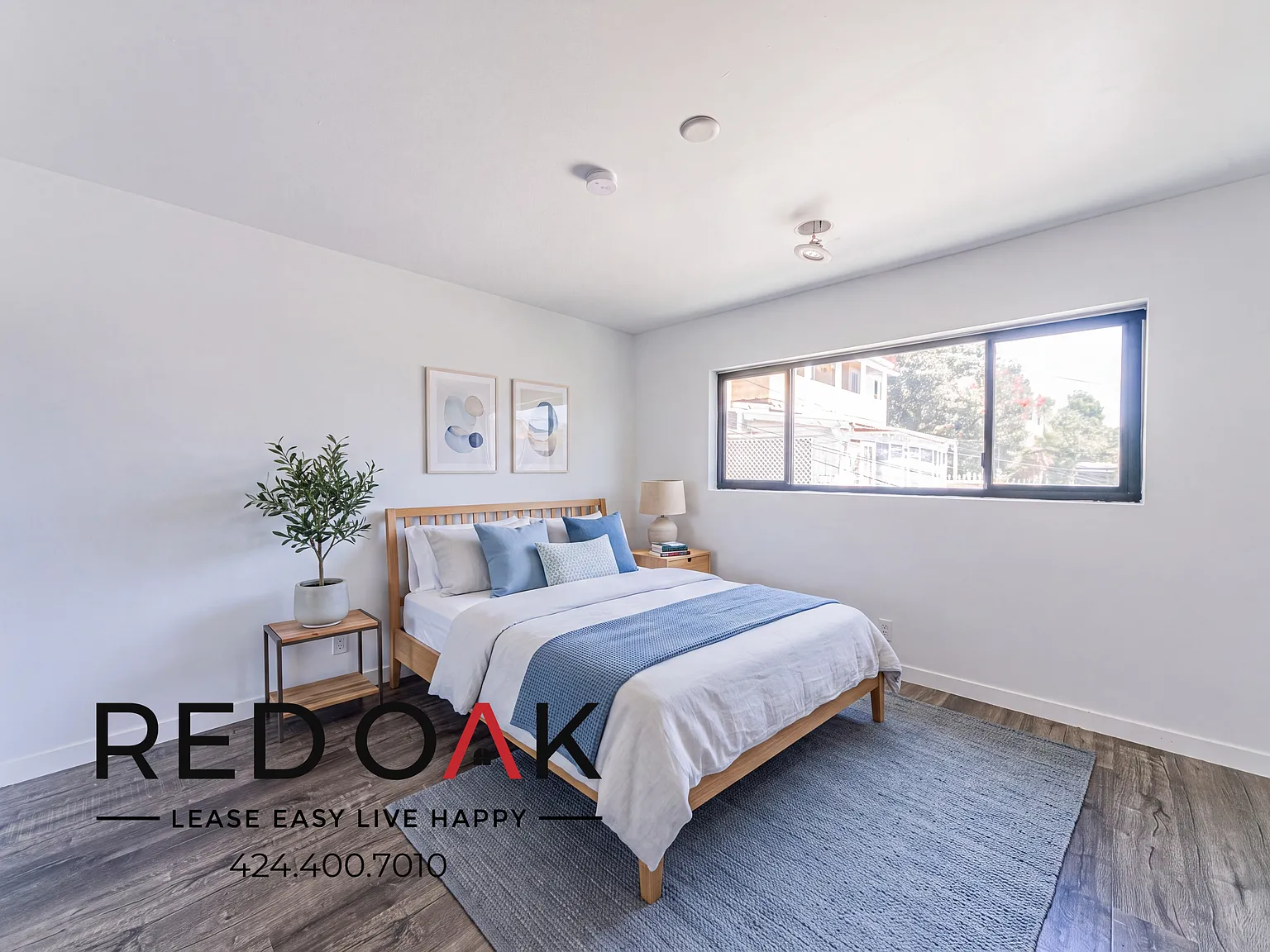 Fabulous Two Bedroom with Air Conditioning, Private Balcony, On-Site Laundry, and Available Parki... — Photo 4