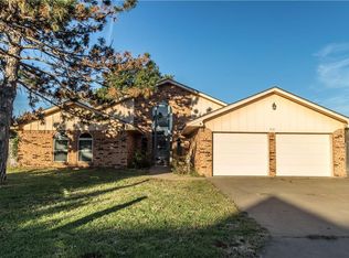 913 Lantern Ln, Weatherford, OK 73096