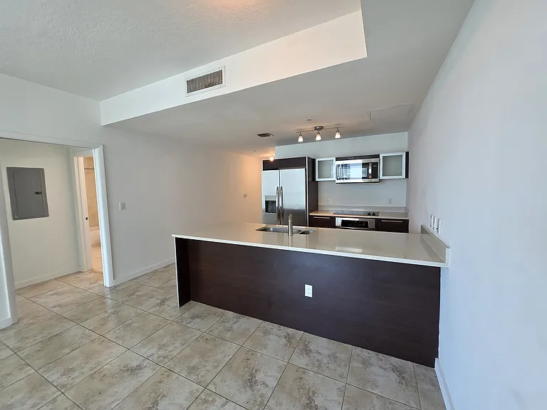 1900 N Bayshore Dr — Photo 14