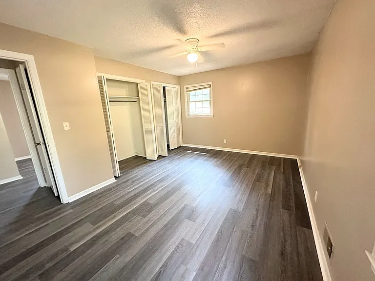 2105 Hobson Ct — Photo 24