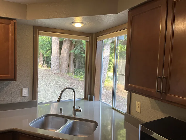 7410 Lazy South Ln NE — Photo 11