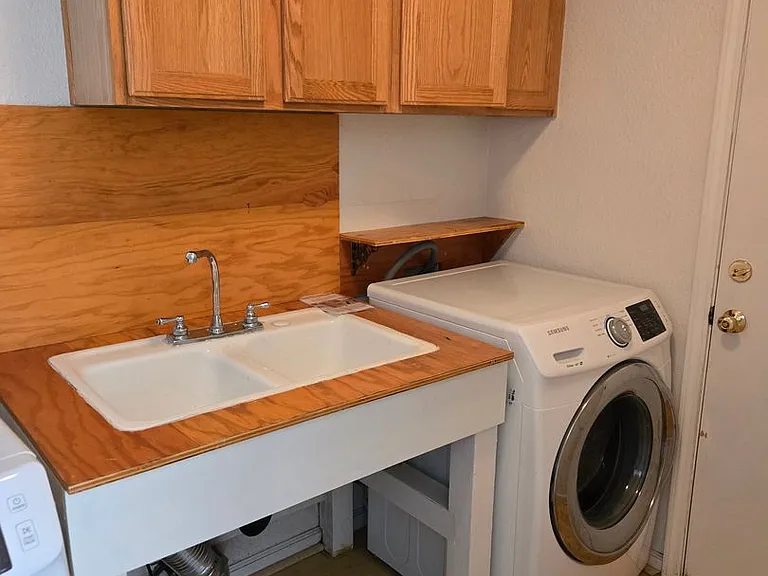 647 Vista Ct — Photo 26