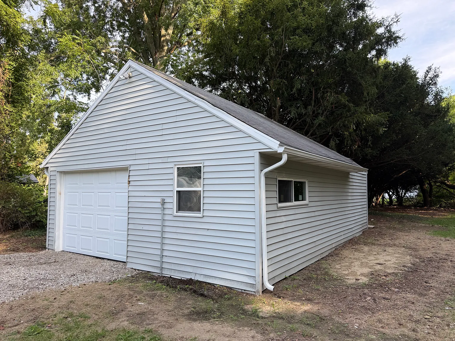 2 bed, 1100 sqft, $1,400 — Photo 2