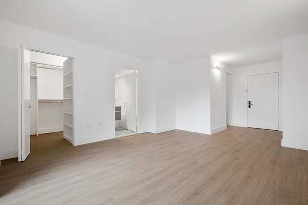 Rented by Greystar | media 4