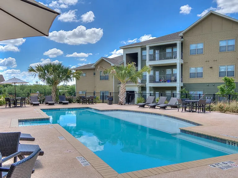 La Contessa Apartments — Photo 16