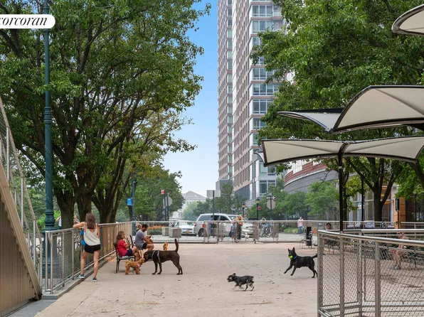 250 South End Avenue image 18 of 20