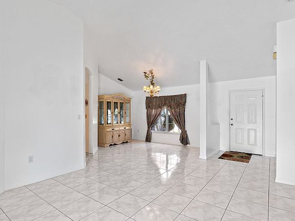 4th image of 1818 E Crane Creek Blvd