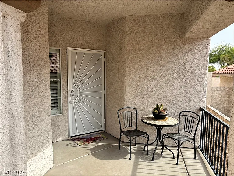 10628 S Olivebranch Ave — Photo 2