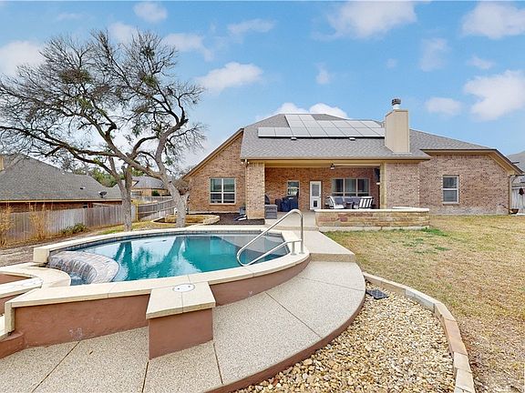 2nd image of 213 Shady Oaks Ln
