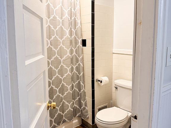 3rd image of 8 Porter Street Ct APT 3