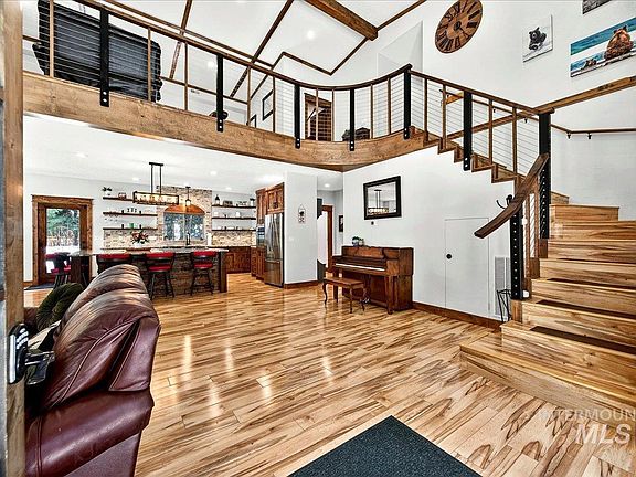 3rd image of 292 Rio Vista Blvd