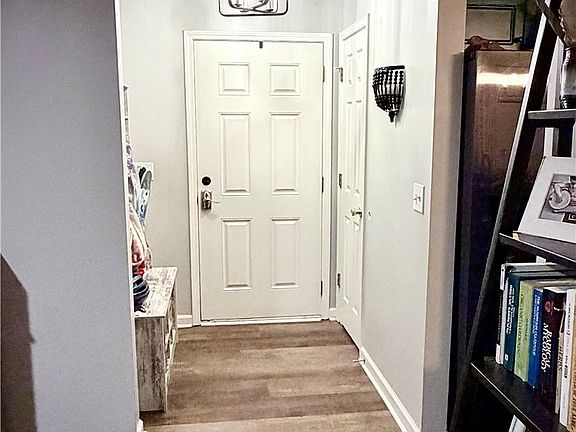 4th image of 988 Levi Ln