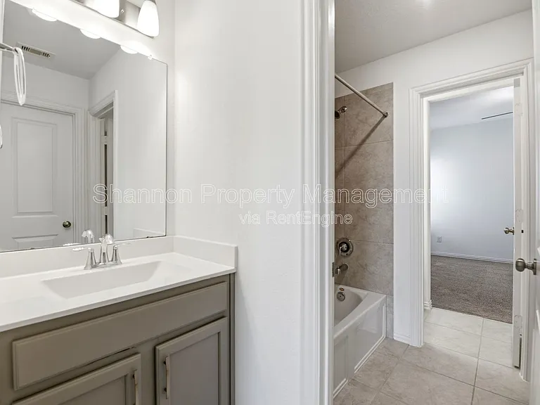 1618 Rosedale Dr — Photo 32