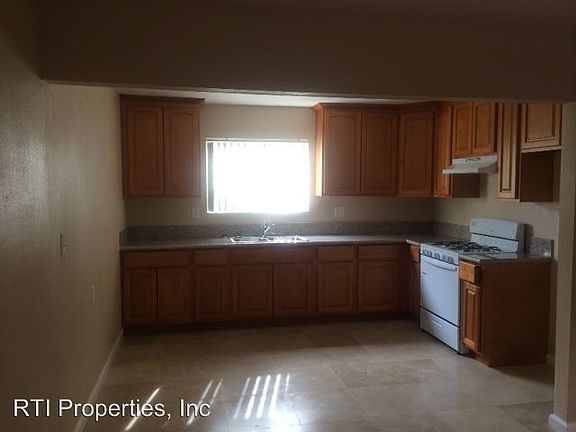 4th image of 2232 Santa Fe Ave APT 2