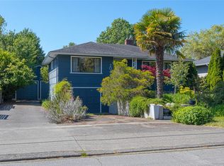 2047 Neil St, Oak Bay, BC V8R 3E1