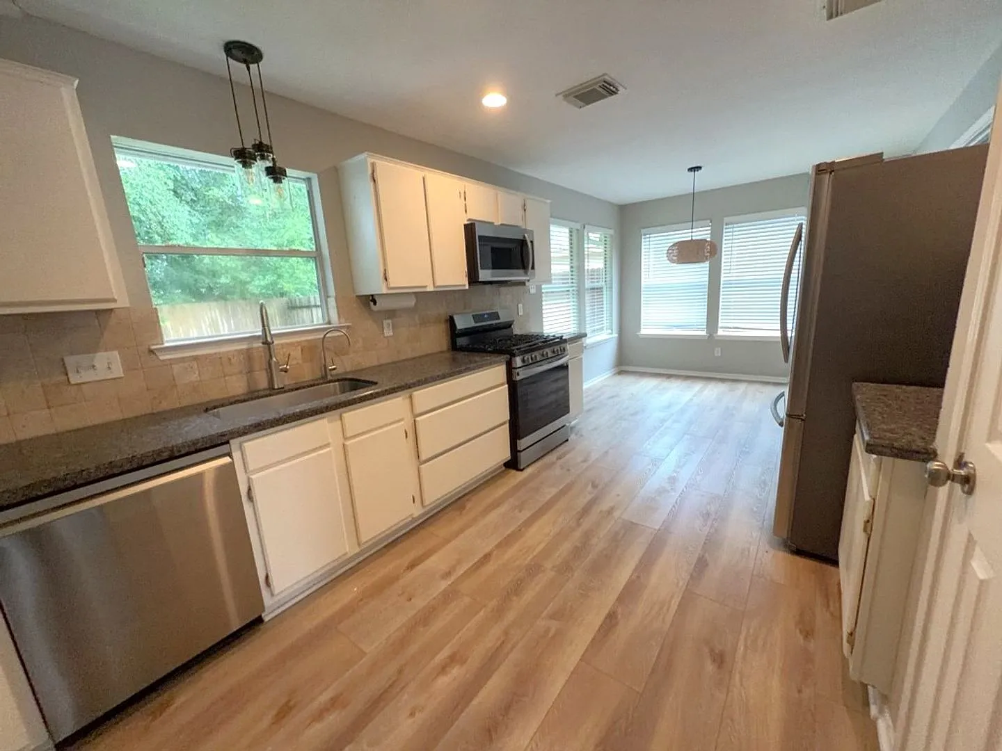 2106 Lexington Woods Dr *Ask About Our No Cash Deposit Option!* — Photo 3