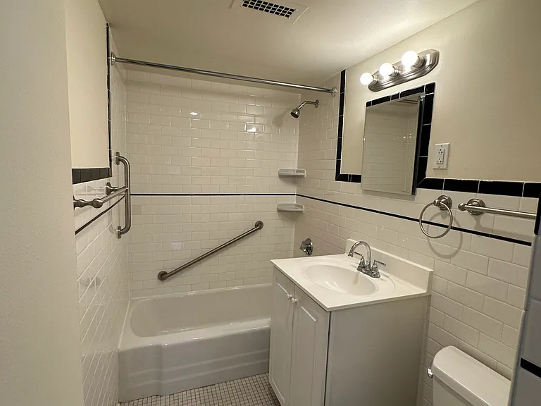 77 Monmouth St #902D — Photo 11
