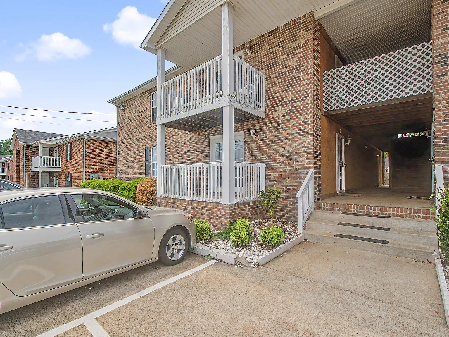 2 bed, 972 sqft, $1,000 — Photo 2