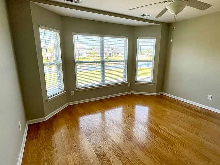 420 Hillsborough Dr — Photo 12