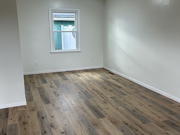 4th image of 509 Lovers Ln