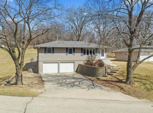 607 Southtown Heights Dr SW, Rochester, MN 55902