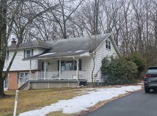 608 Meadow Ln, Clarks Summit, PA 18411