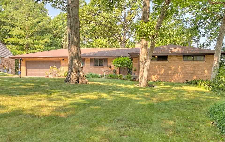 1st image of 1616 Maplewood Dr