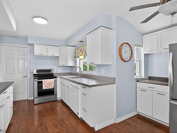 4th image of 1421 SE 31st St