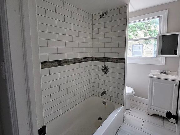 4th image of 138 Shepard Ave #5A
