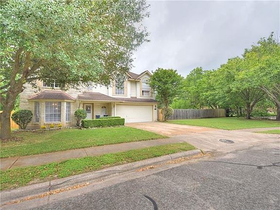 3rd image of 1009 Parkcrest Ct