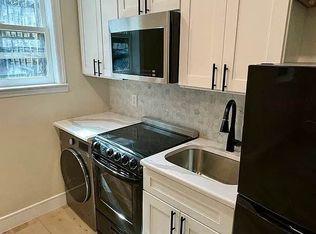 120 Charles St #3, New York, NY 10014