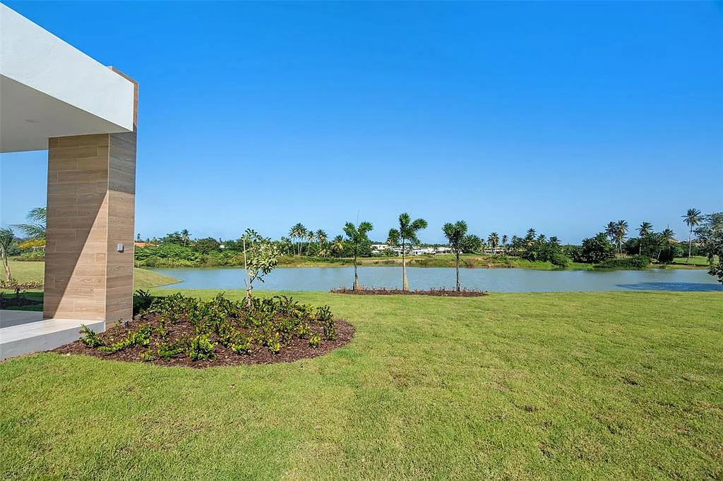 4 bed, 4.5 bath, 4367 sqft, $39,995 — Photo 4