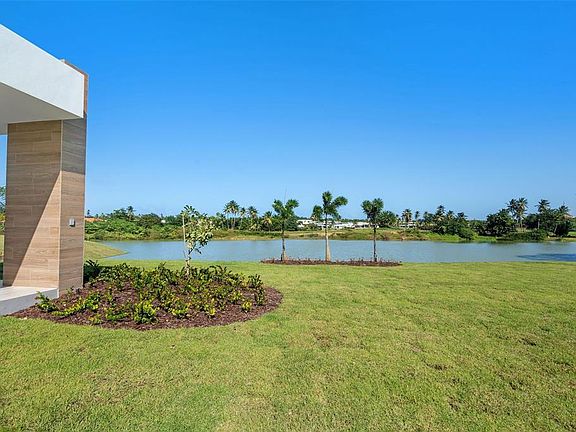 4th image of 15 The Isles At Dorado Bch