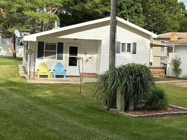1876 N Ridge Rd, Mears, MI 49436
