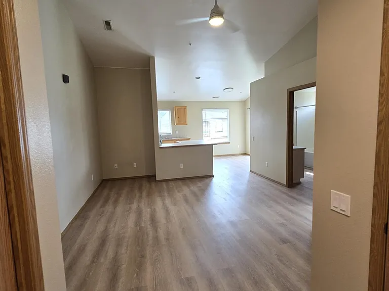 2105 E White Oak Ct #202 — Photo 2