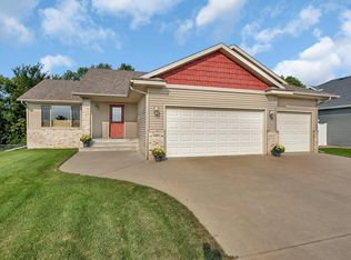 980 Waters Edge Cir, Avon, MN 56310