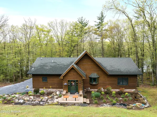 169 Water View Dr, Hawley, PA 18428