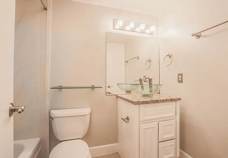 1243 N Gaylord St #204 — Photo 11