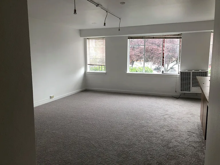 Curtiss Apartments — Photo 8