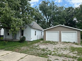 804 S 19th St, Mattoon, IL 61938