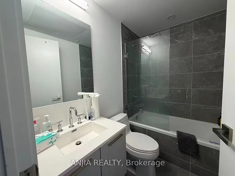 3 Gloucester St #2907 — Photo 7