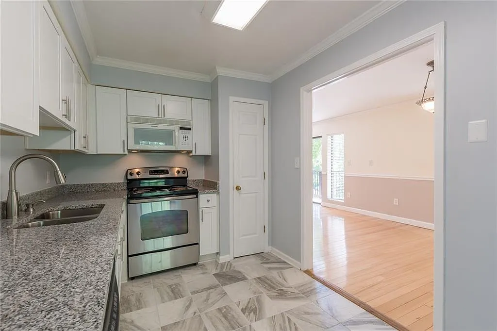 2 bed, 1504 sqft, $2,330 — Photo 4