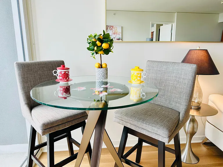 Breakfast / coffee area with ocean+city view