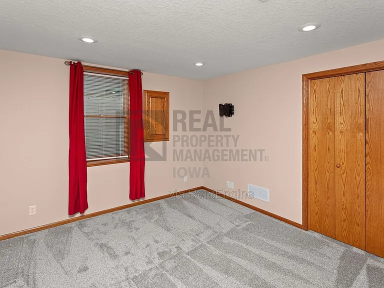 8912 Highland Oaks Dr — Photo 26