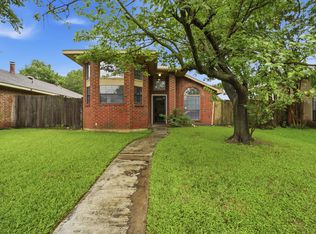 2540 Winter Oak St, Dallas, TX 75227