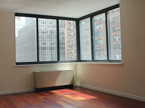 4th image of 250 E 40th St APT 9E