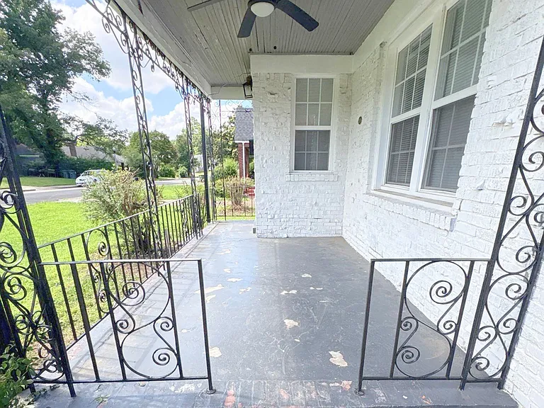 859 Biggs St — Photo 3