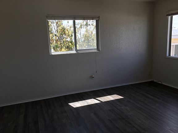3rd image of 4419-4421 Winona Ave #4421C