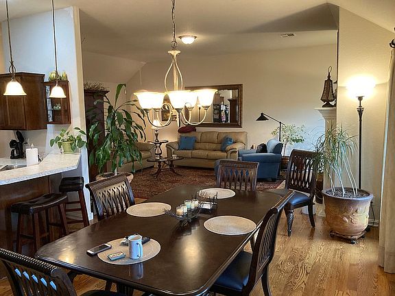 Dining area/living room