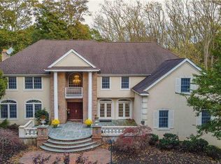 11 Armand Ct, Saint James, NY 11780